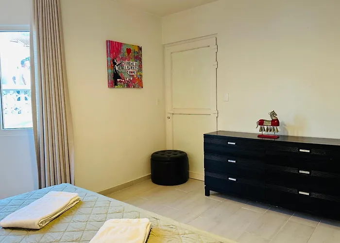 Specious 2 Bedroom In Pelican Key Near The Beach